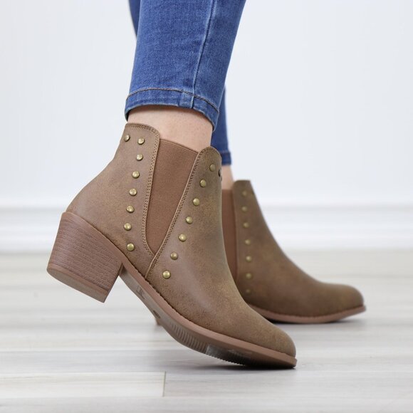 Chelsea Pointed Toe Low Heel Ankle Boots Metal Studs Tan Synthetic Leather - Picture 4 of 12